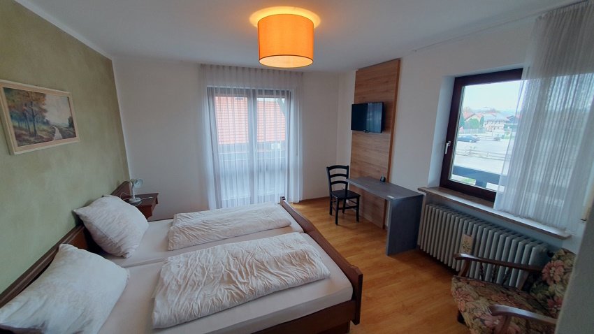 Restaurant mit Gästezimmer und großer Pächterwohnung