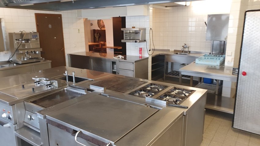 Restaurant mit Gästezimmer und großer Pächterwohnung