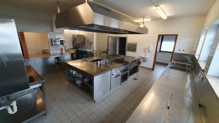 Restaurant mit Gästezimmer und großer Pächterwohnung