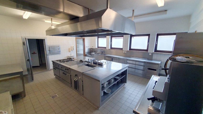 Restaurant mit Gästezimmer und großer Pächterwohnung
