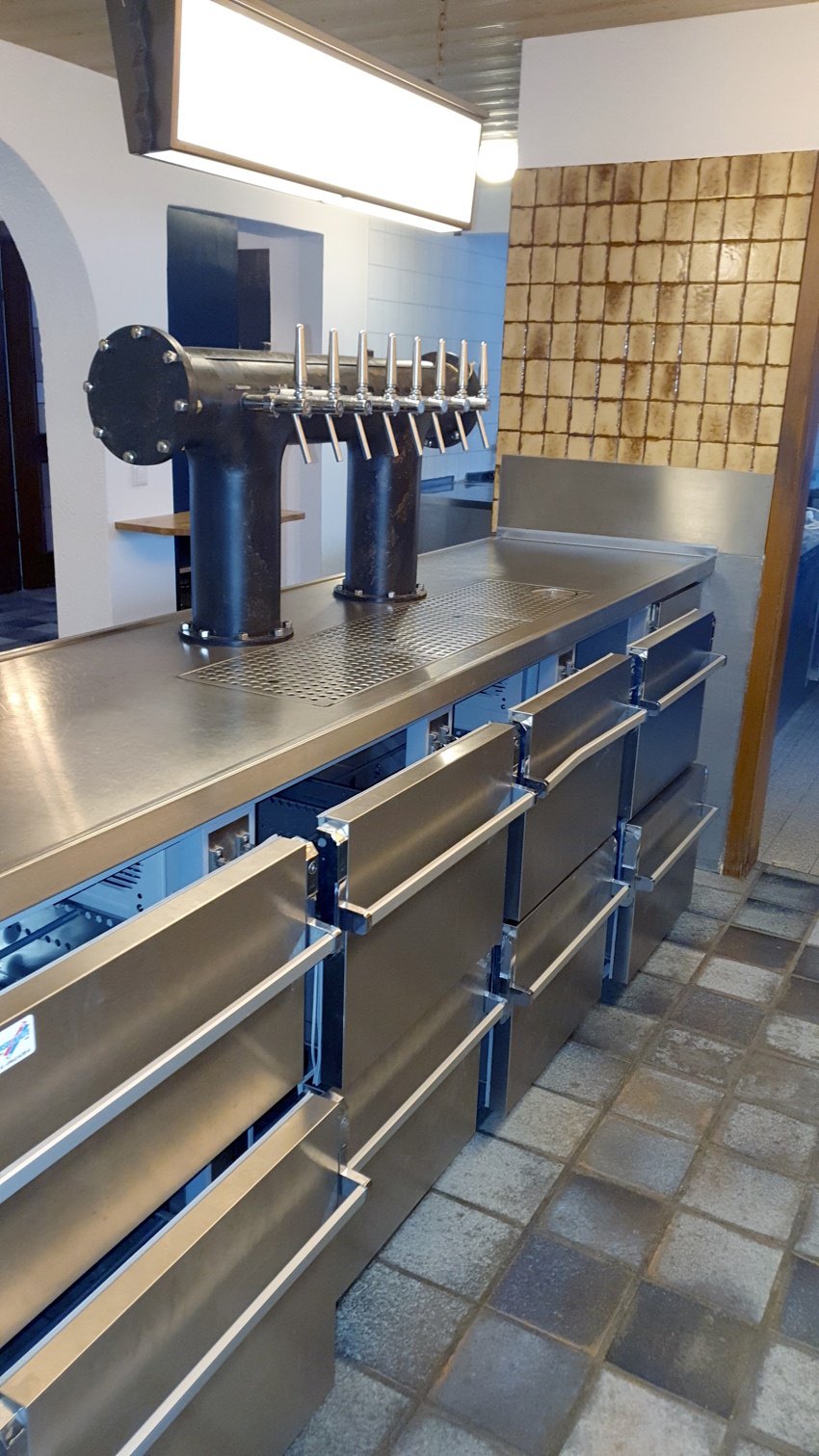 Restaurant mit neuer Küche und Theke pachten